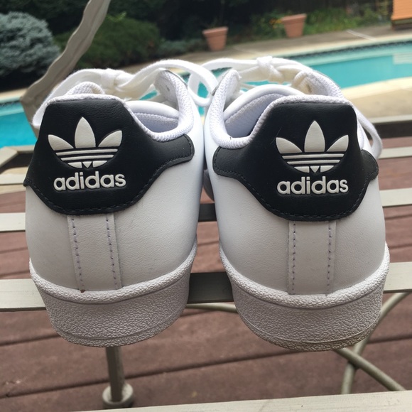 BRAND NEW Classic Adidas Superstars - Picture 4 of 7